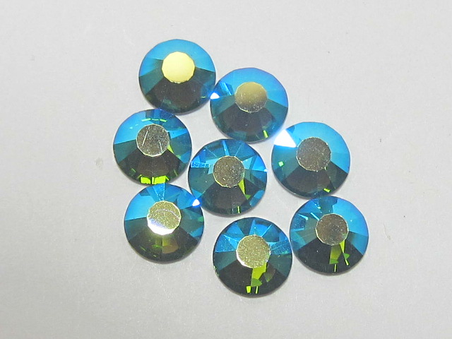 18 pcs. 30ss GREEN TURMALINE AB (viva) FLATBACK PRECIOSA Rhinestones